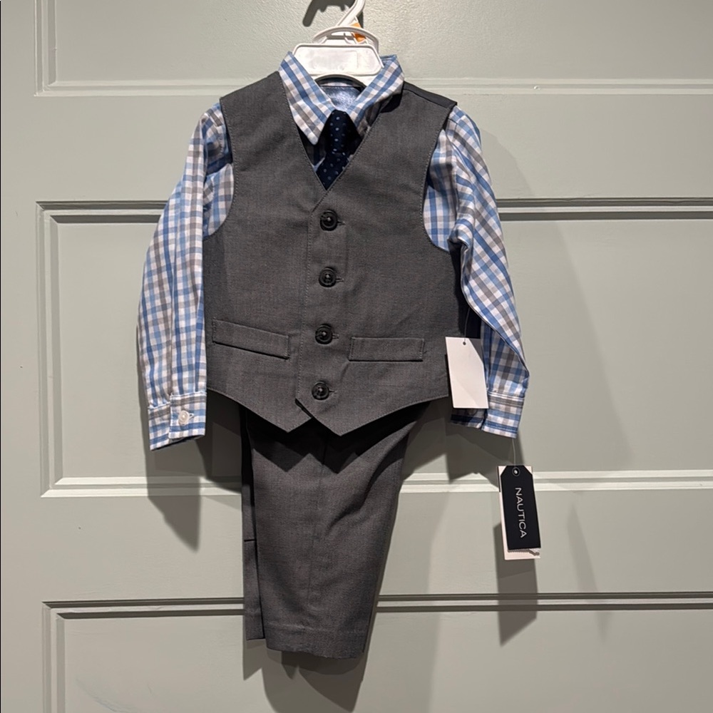 NWT Nautica 4 piece baby boy suit set 12M